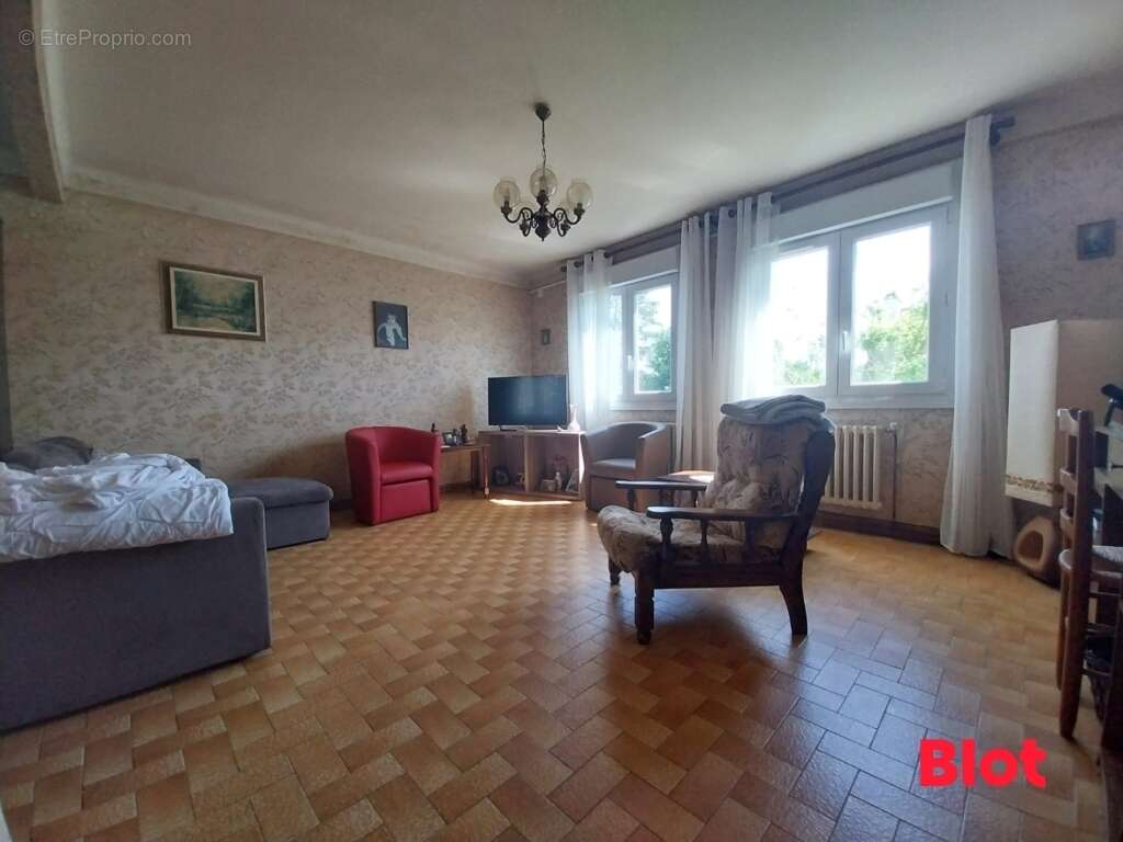 Maison à LE RELECQ-KERHUON