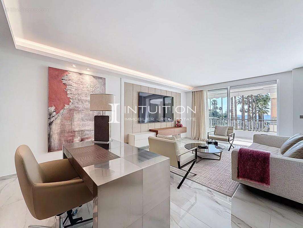 Cannes - Croisette : Magnifique appartement 3 pièces avec vue mer dans une résidence de renom - photo 19