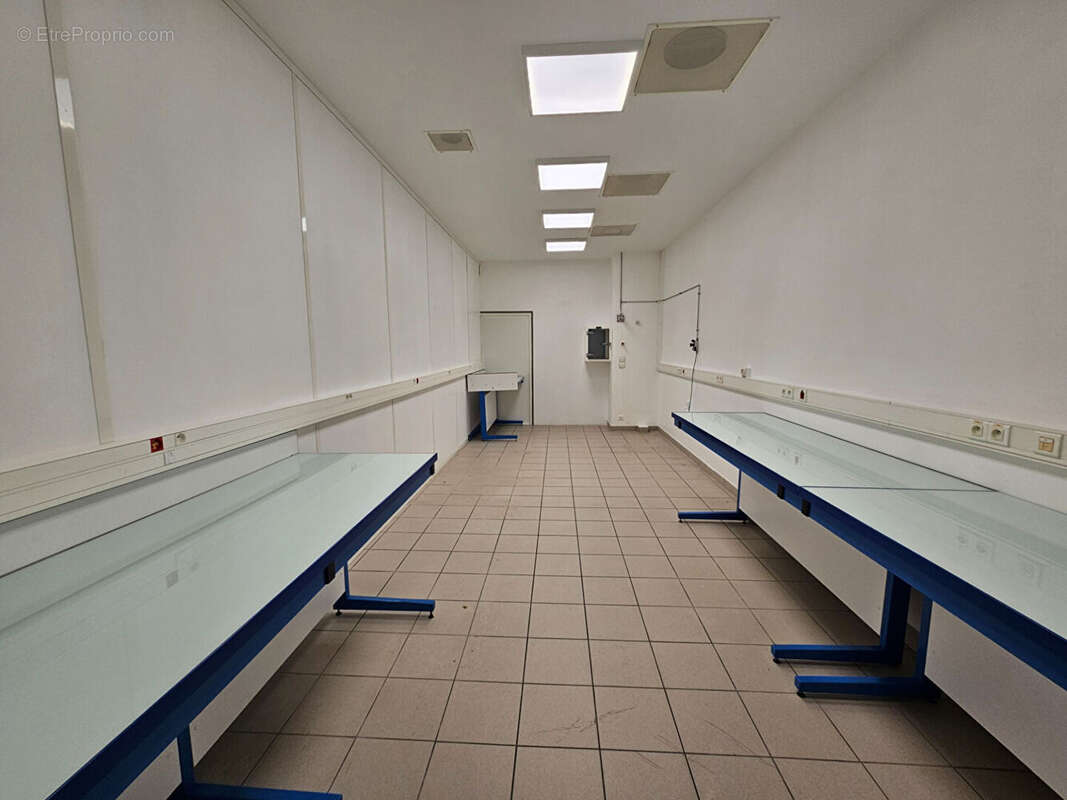 A vendre - local d'activités  - 1 200 m² sur un terrain de 4 413 m²  - emplacement stratégique - photo 12