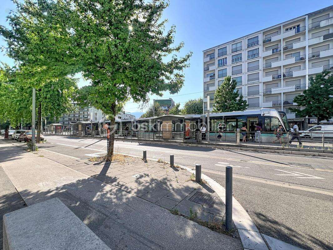 *** grenoble studio 28 m2 lumineux avec balcon flandrin-valmy*** - photo 2
