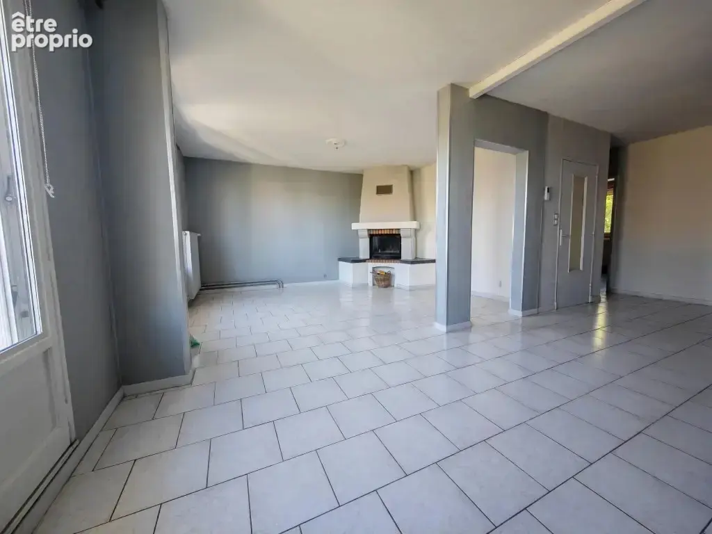 Maison des années 70 - terrasses et 1500m2 de terrain en partie boisé- - photo 4