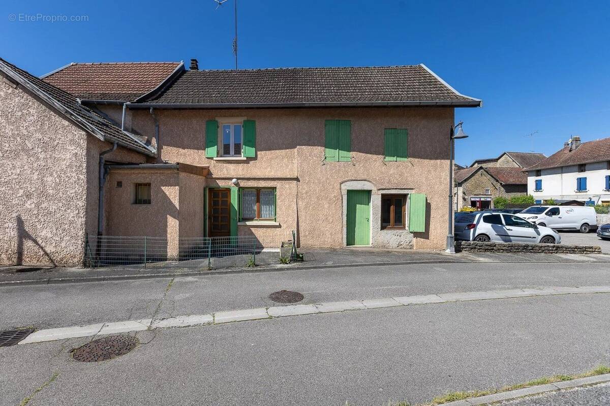Maison à MONTALIEU-VERCIEU