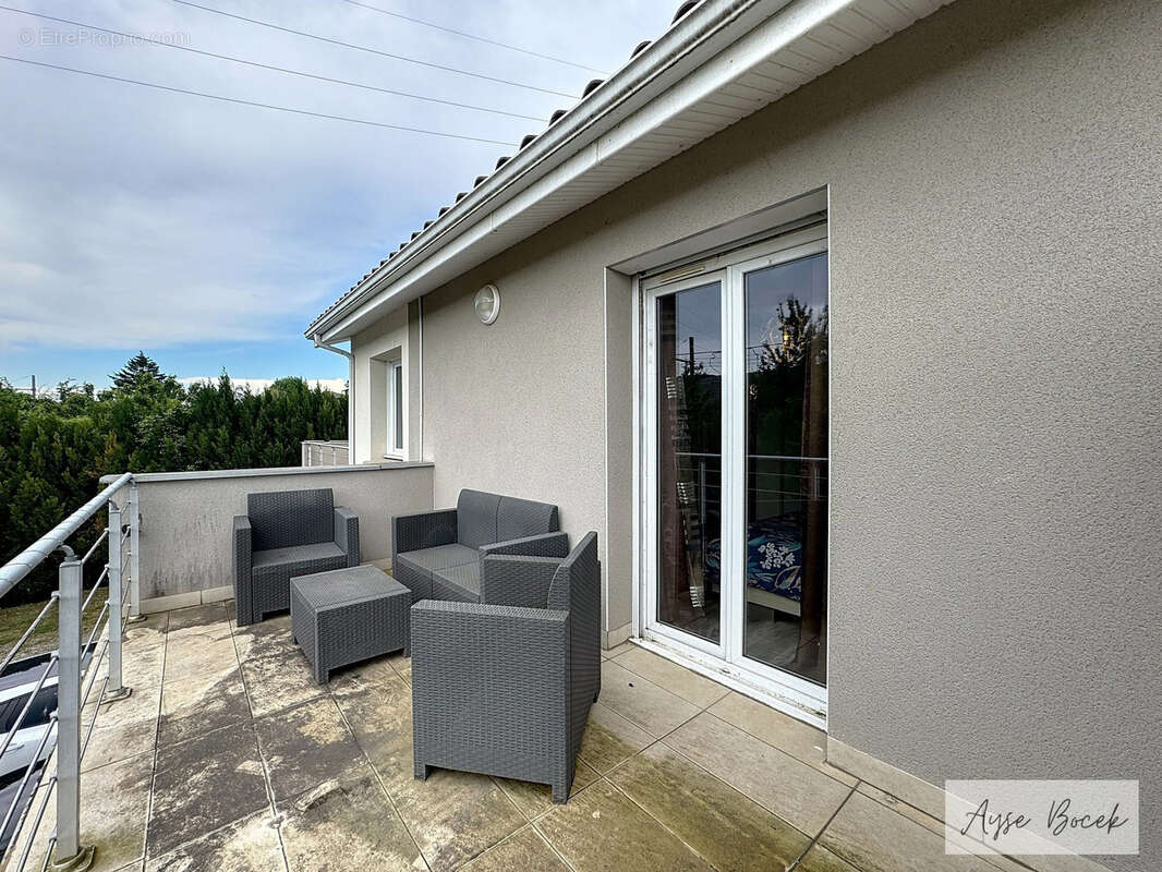 Maison à REVENTIN-VAUGRIS