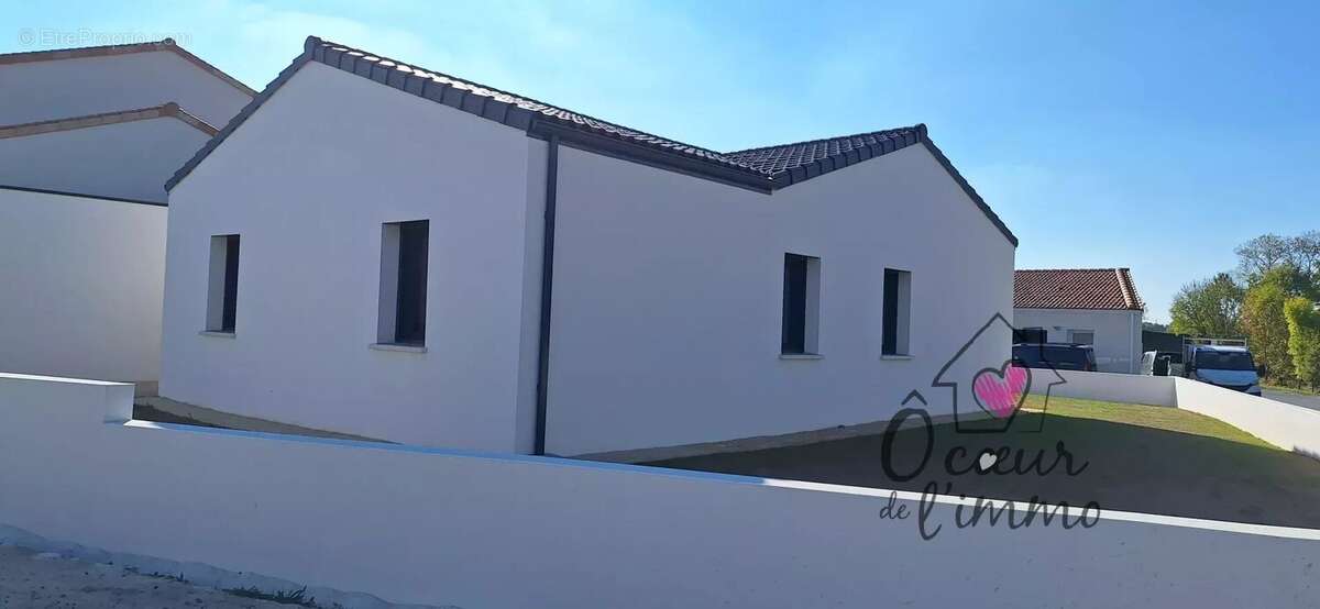 Maison à SAINT-MACAIRE-EN-MAUGES