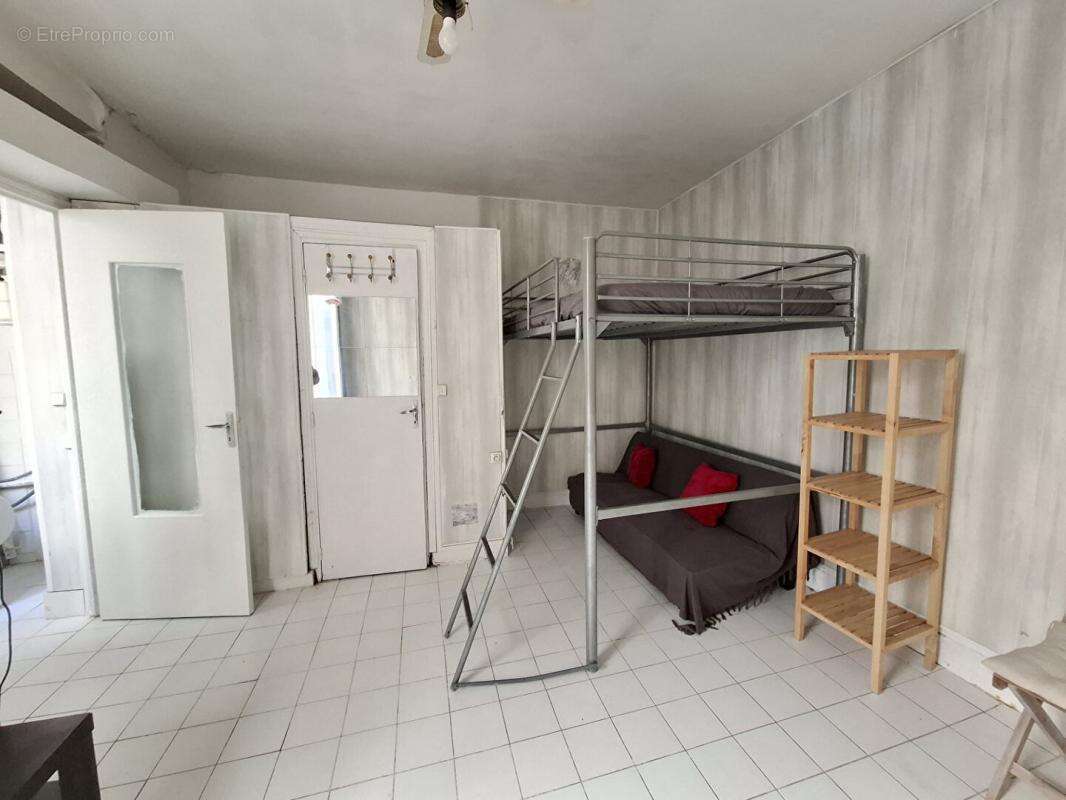 Appartement à PARIS-14E