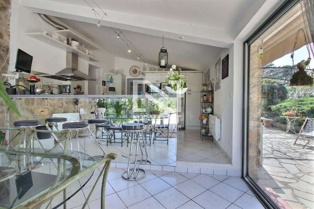 Mas en pierre a fayence var - magnifique jardin 3500m²  avec piscine - bassin et forage - photo 8