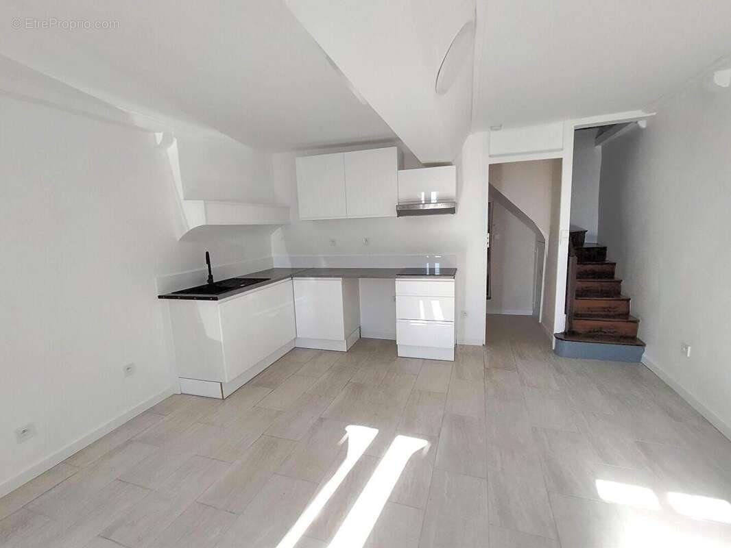 maison Averton séjour cuisine - Maison à AVERTON