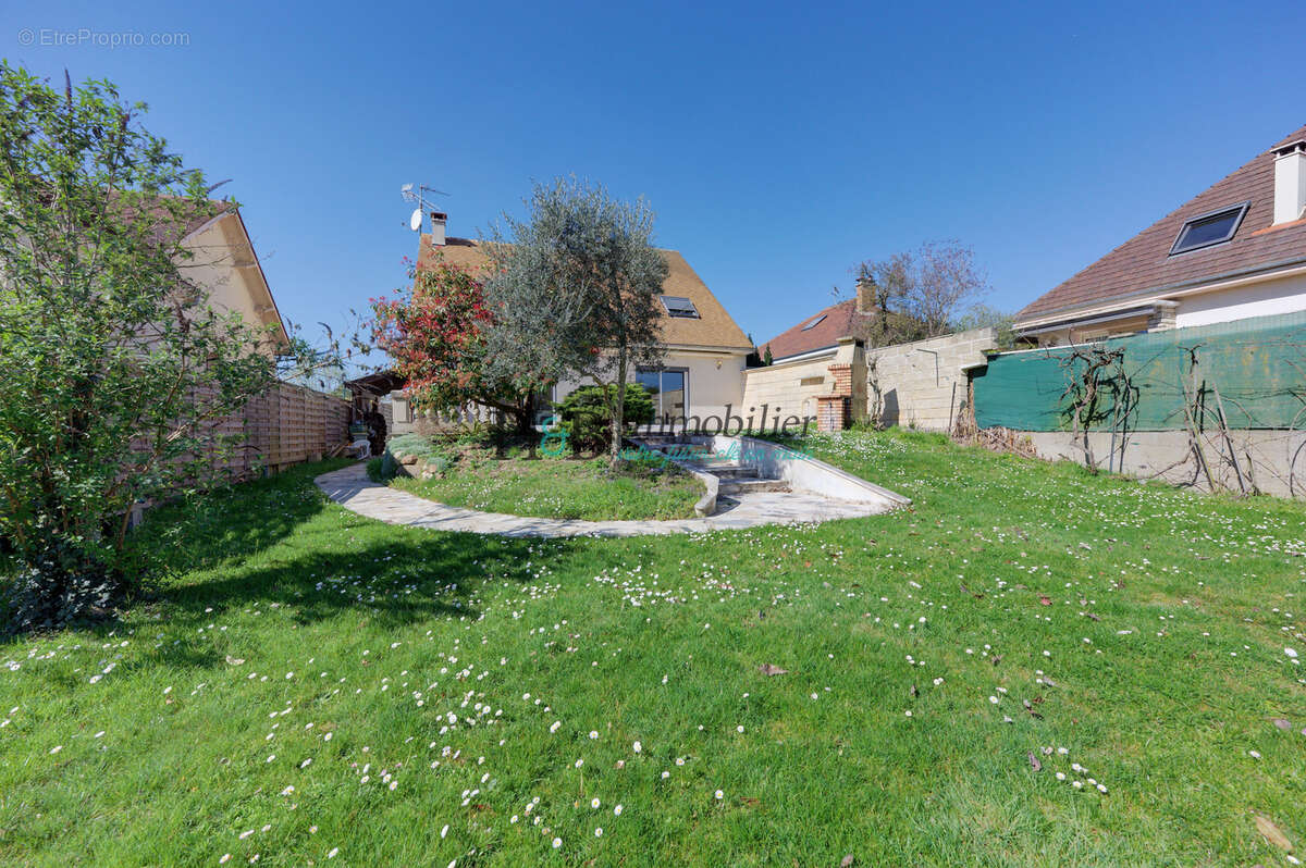 Maison à VERT-LE-GRAND