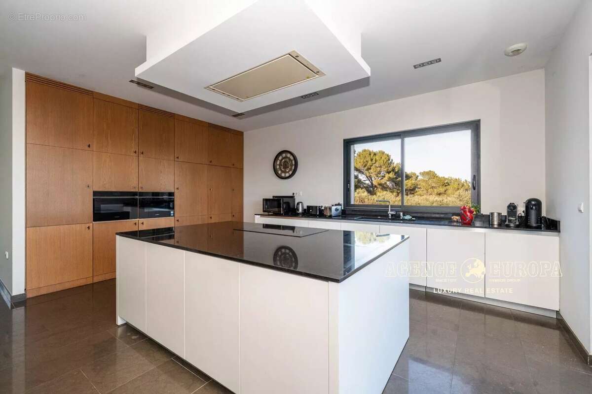 Maison à ROQUEFORT-LES-PINS