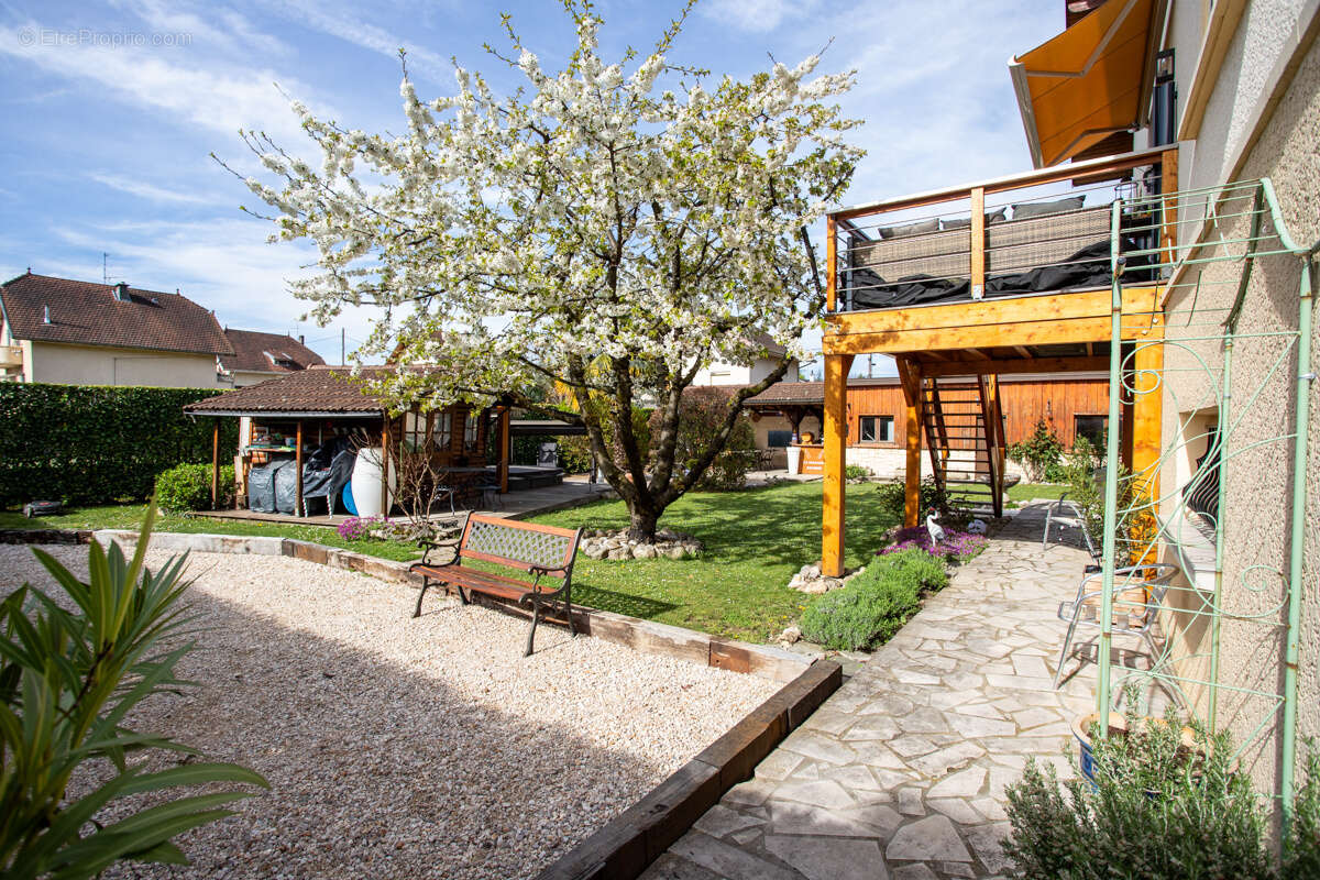 Autre à SAINT-ALBAN-LEYSSE