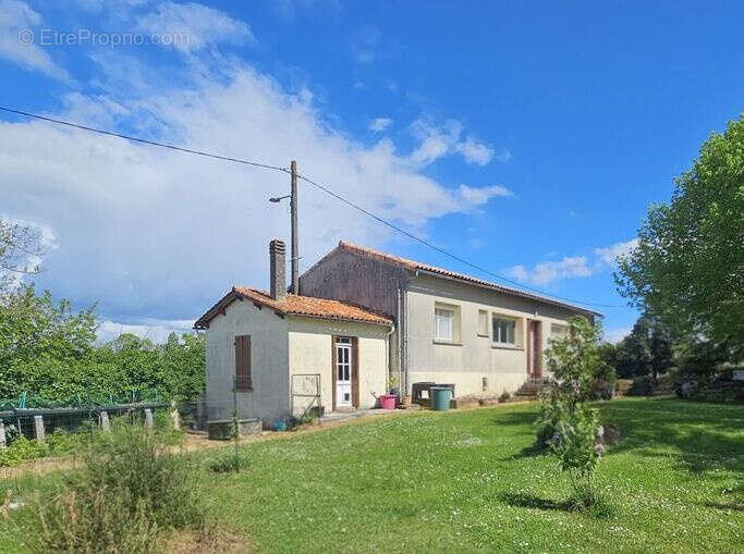 Maison à SAINT-GEORGES-DE-REX