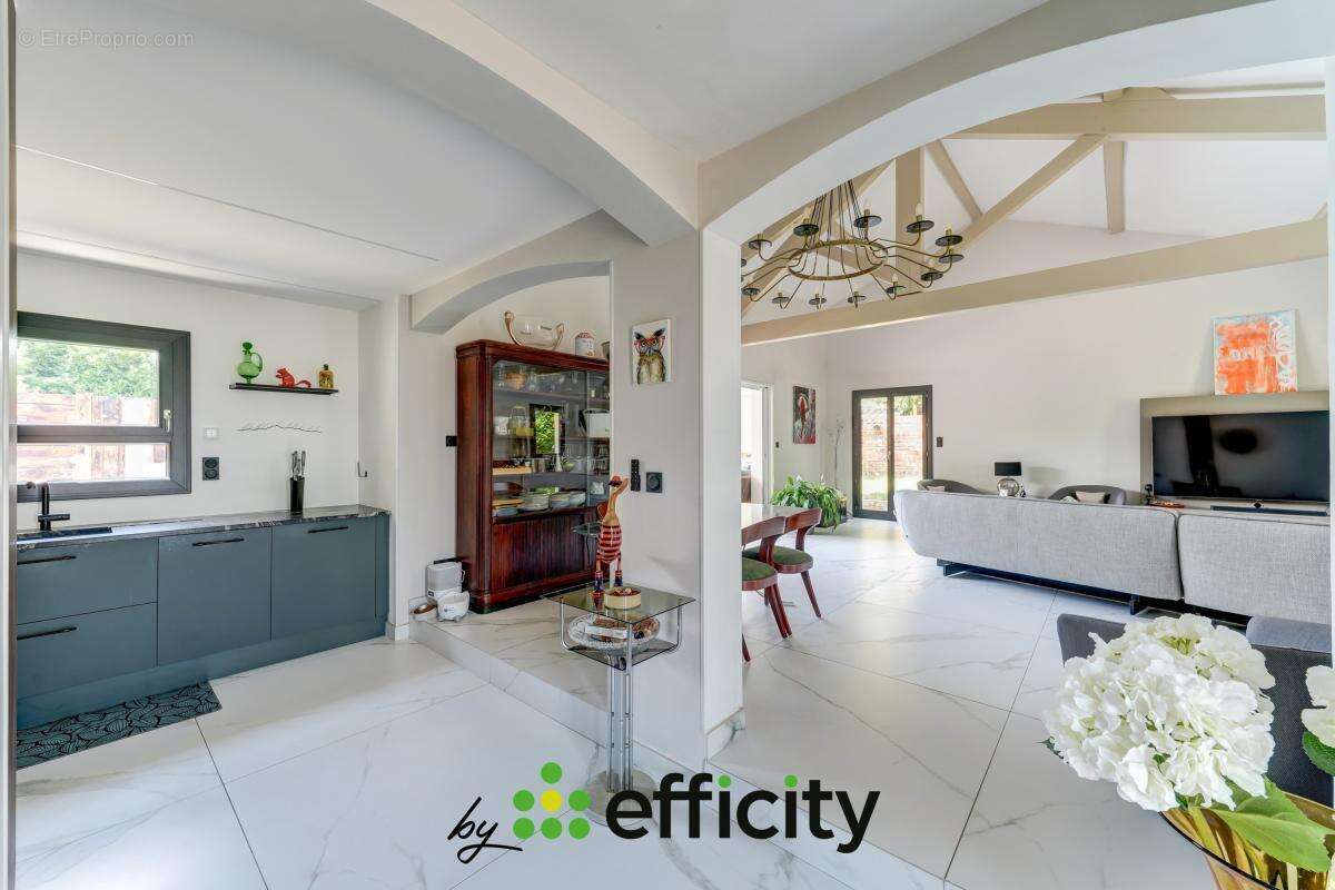 Maison 183 m² à Genas  - photo 4