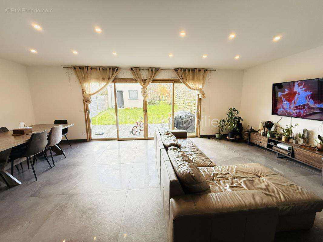 Maison à VEZIN-LE-COQUET