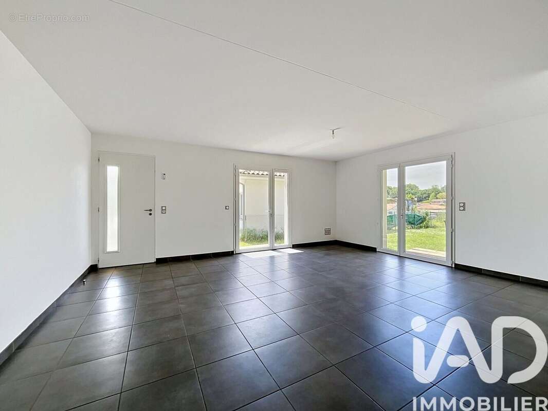 Photo 2 - Maison à SAUBION