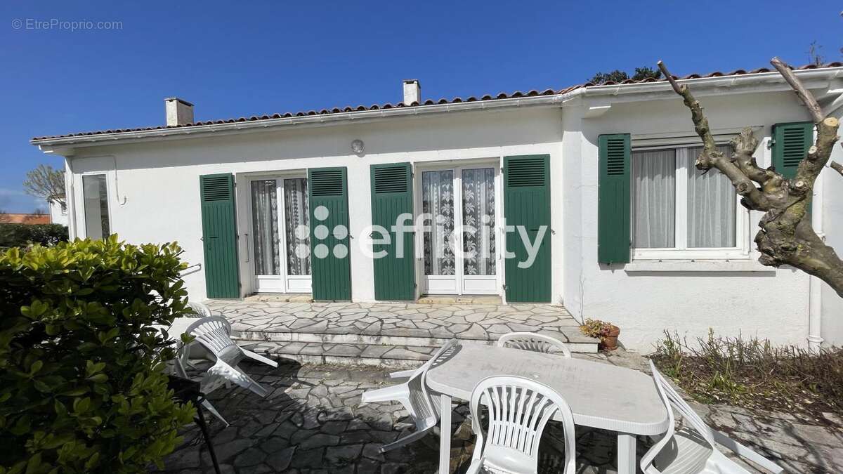 Maison à LA BREE-LES-BAINS