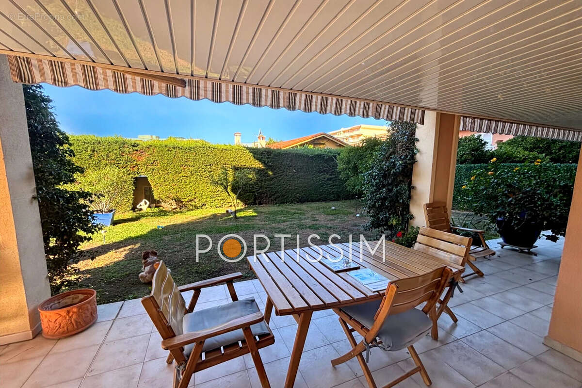 Appartement à SAINT-LAURENT-DU-VAR