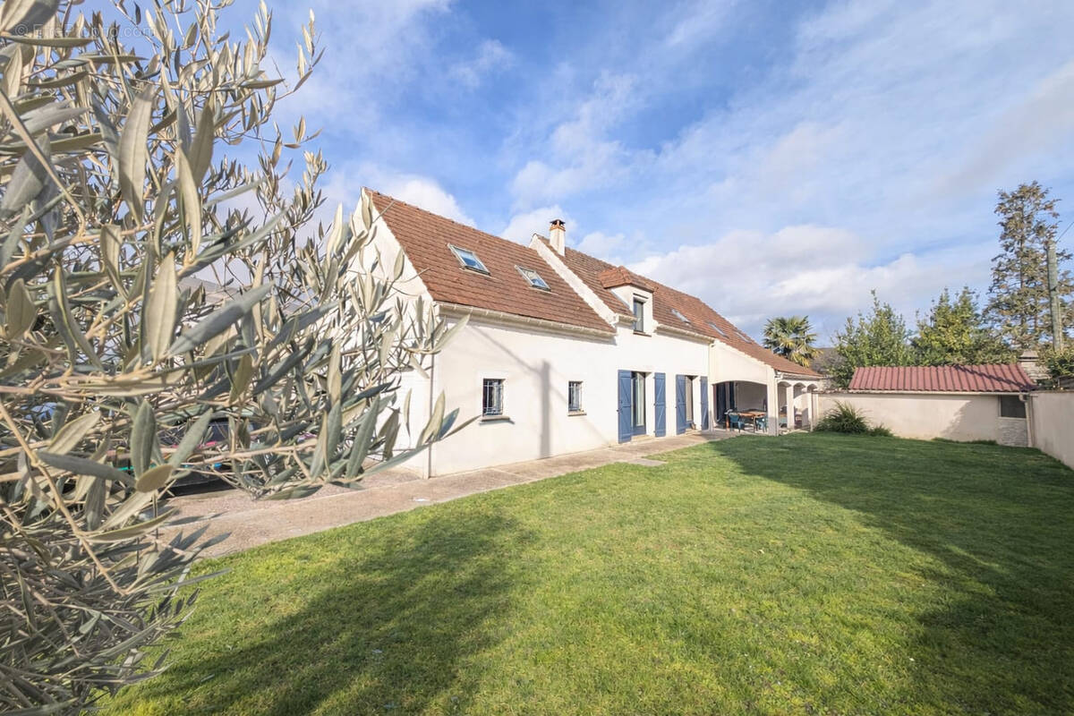 Maison à SAINTE-GENEVIEVE-DES-BOIS
