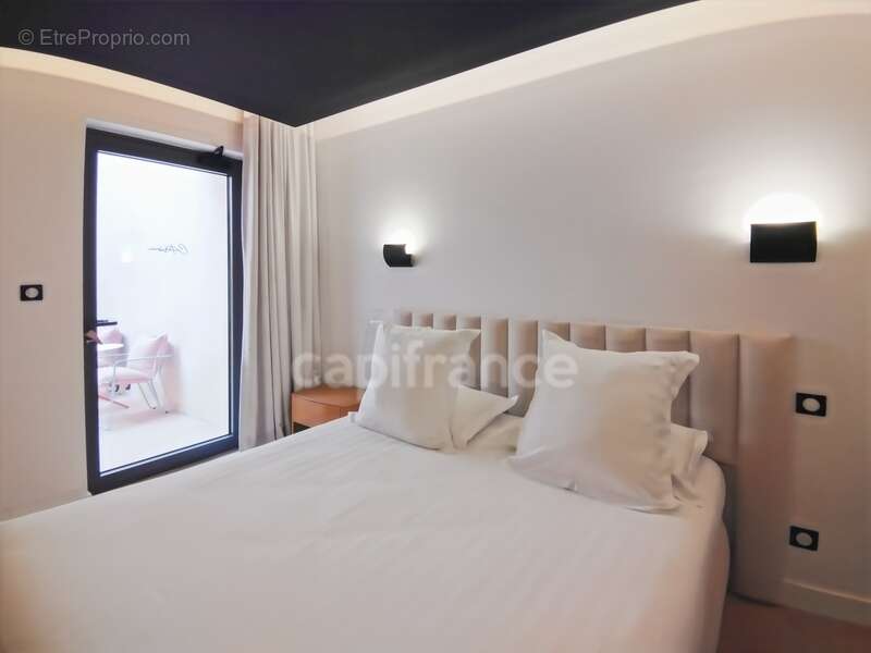 Commerce à AIGUES-MORTES