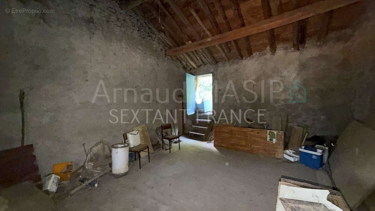 Maison de hameau 4f a renover, 3-ch, jardin, terrasse, grange attenante - photo 15