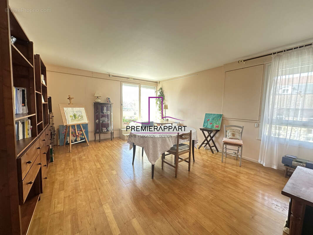 Appartement à HOUILLES