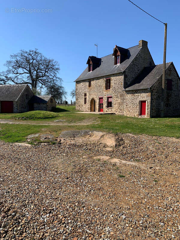 Maison à AMBRIERES-LES-VALLEES