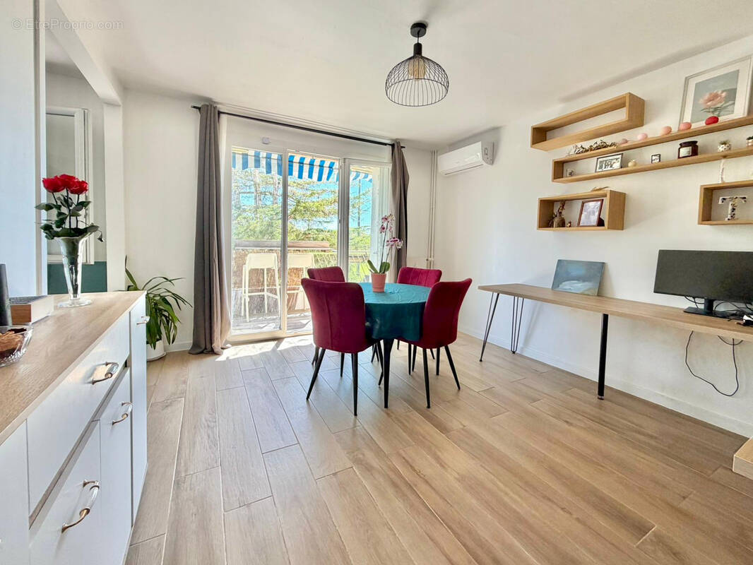 Appartement à SIX-FOURS-LES-PLAGES
