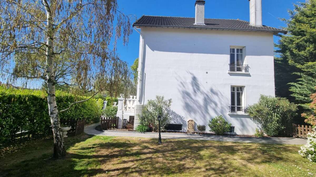 Maison à SAINTE-GENEVIEVE-DES-BOIS