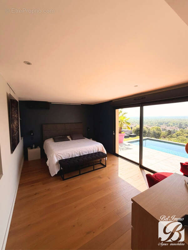 Très belle maison sur les hauteurs de MIRIBEL - photo 8