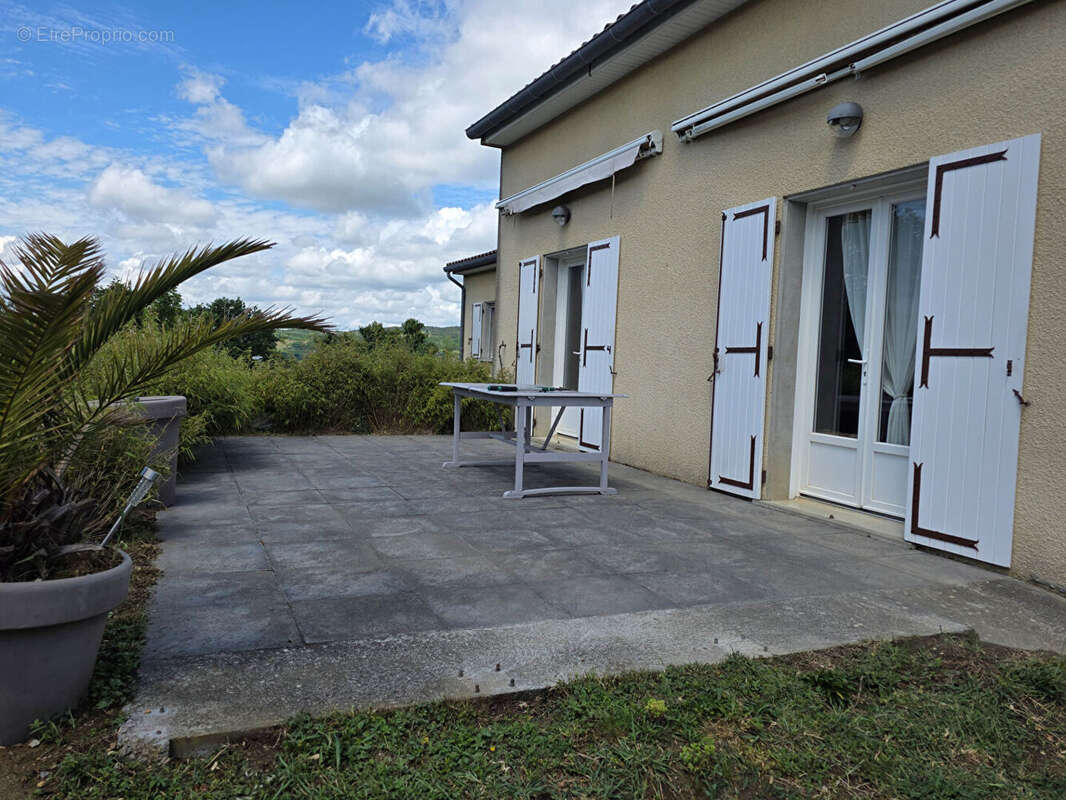 Villa avec jardin et sous-sol - photo 2