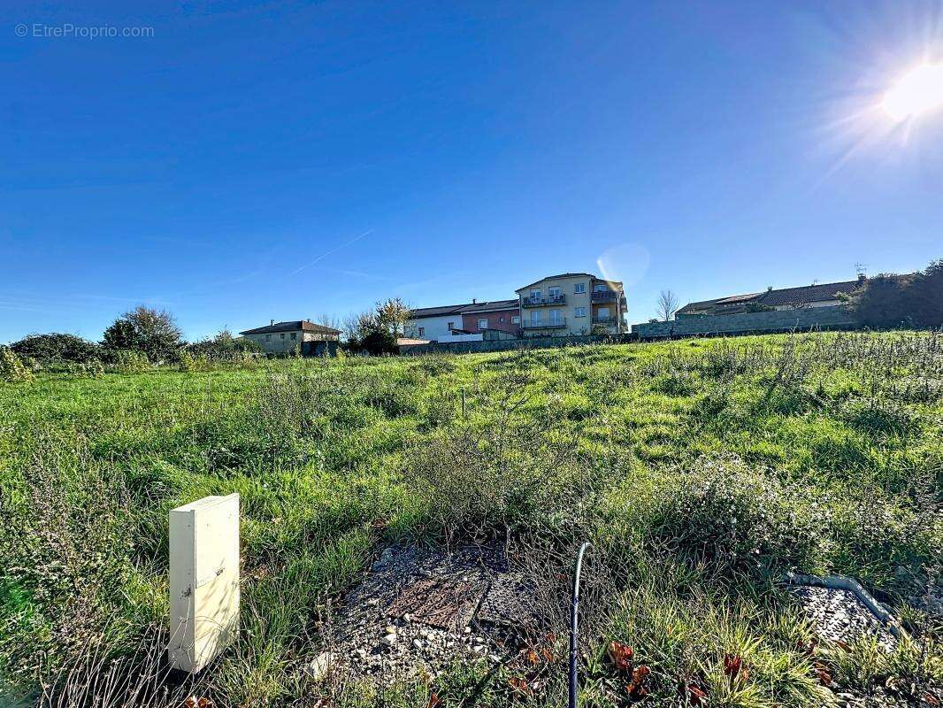 Terrain à SATOLAS-ET-BONCE