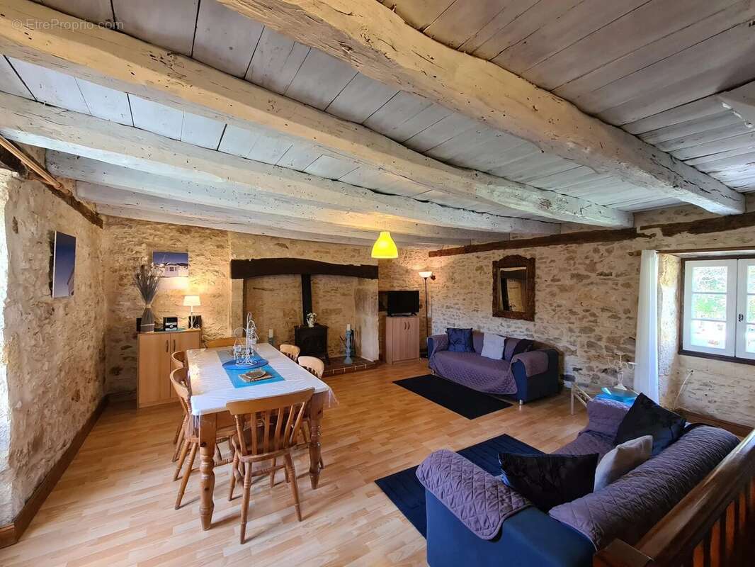 Maison à NADAILLAC-DE-ROUGE