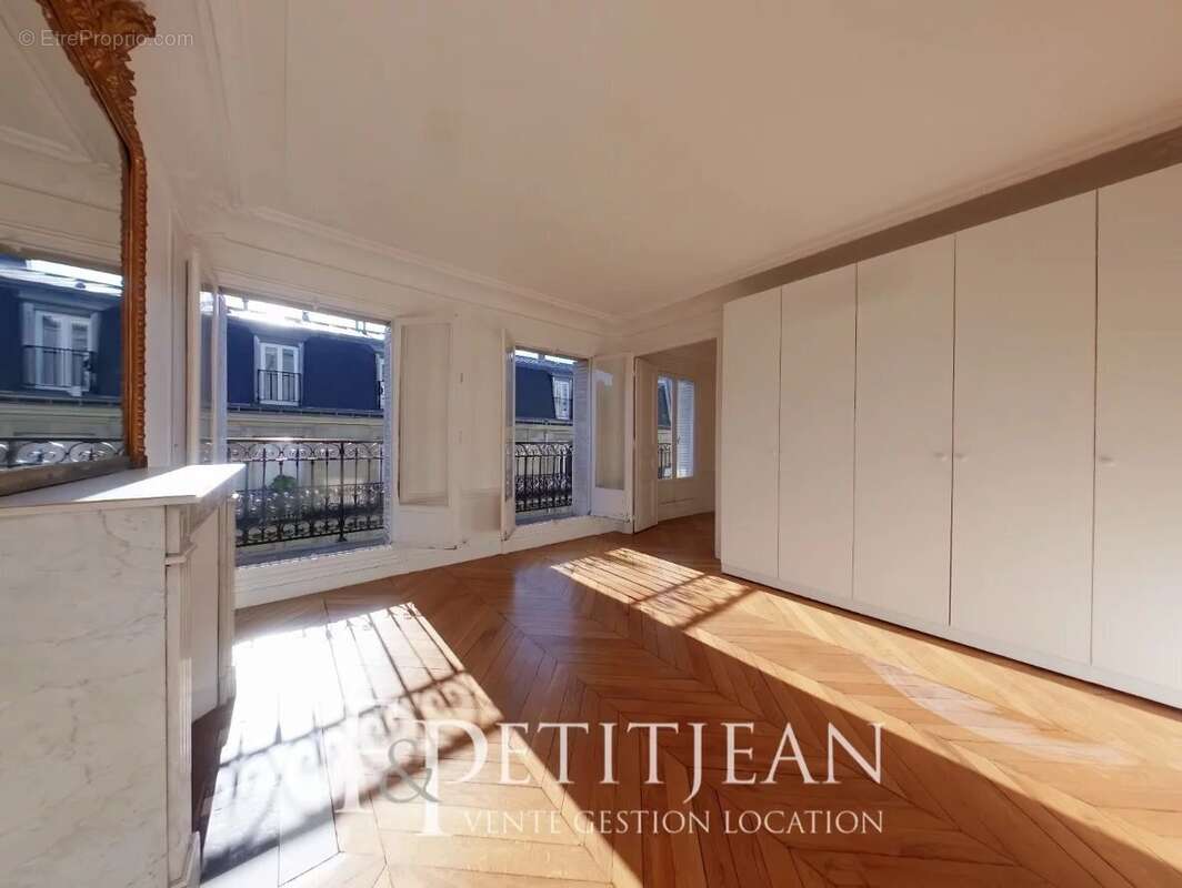 Appartement à PARIS-16E