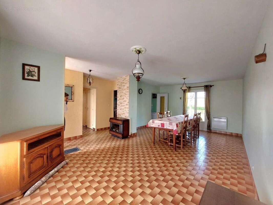 Maison à CELLE-LEVESCAULT