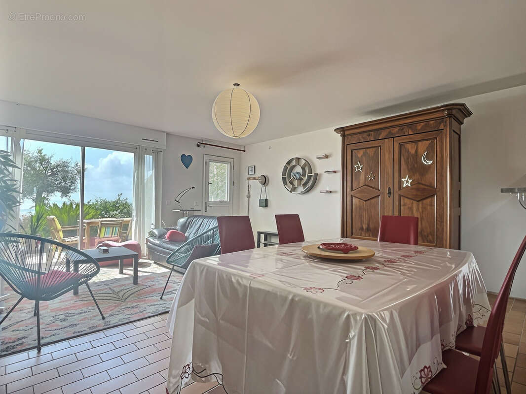 T3 avec vue mer exceptionnelle et iles - stationnements - photo 3