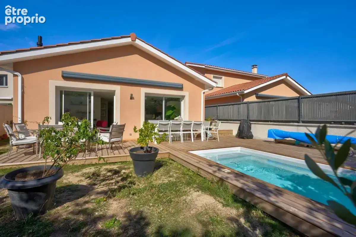 Maison de plain-pied 4 pièces 106 m² avec garage et piscine - photo 1