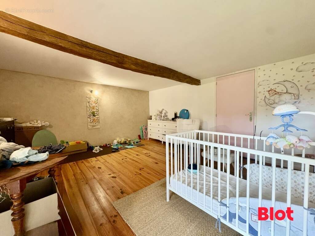 Maison 250 m² à Medreac  - photo 8