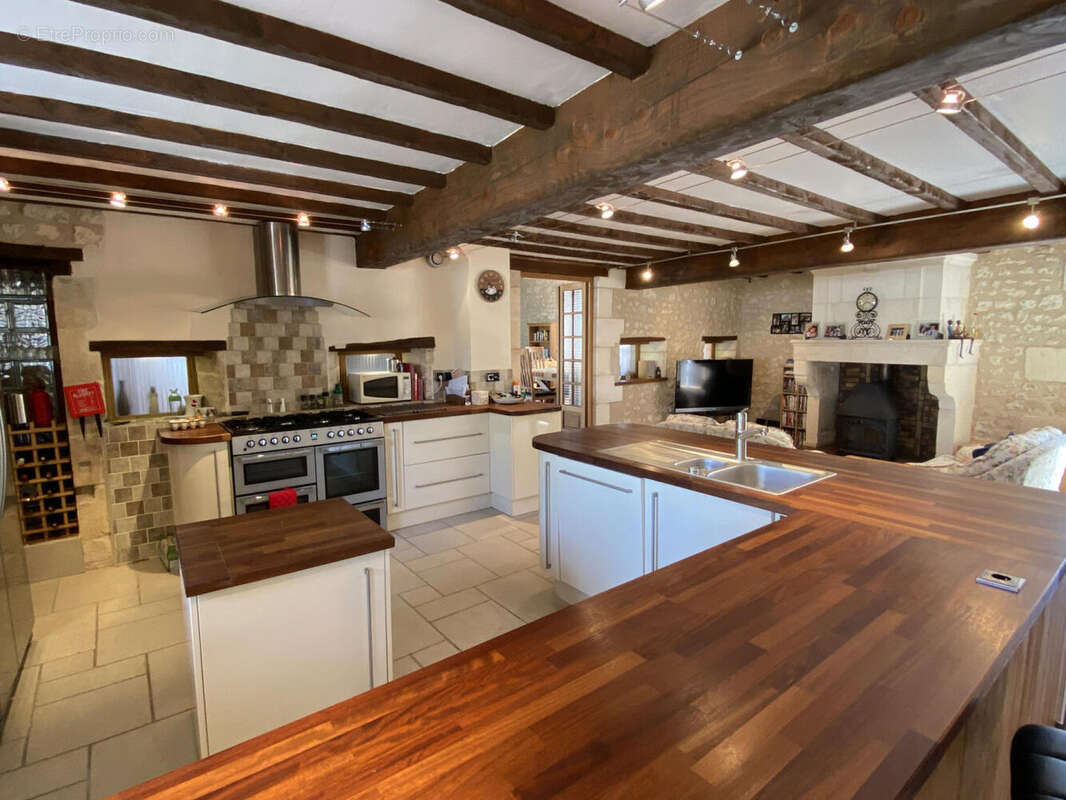 CUISINE - Maison à CHALAIS