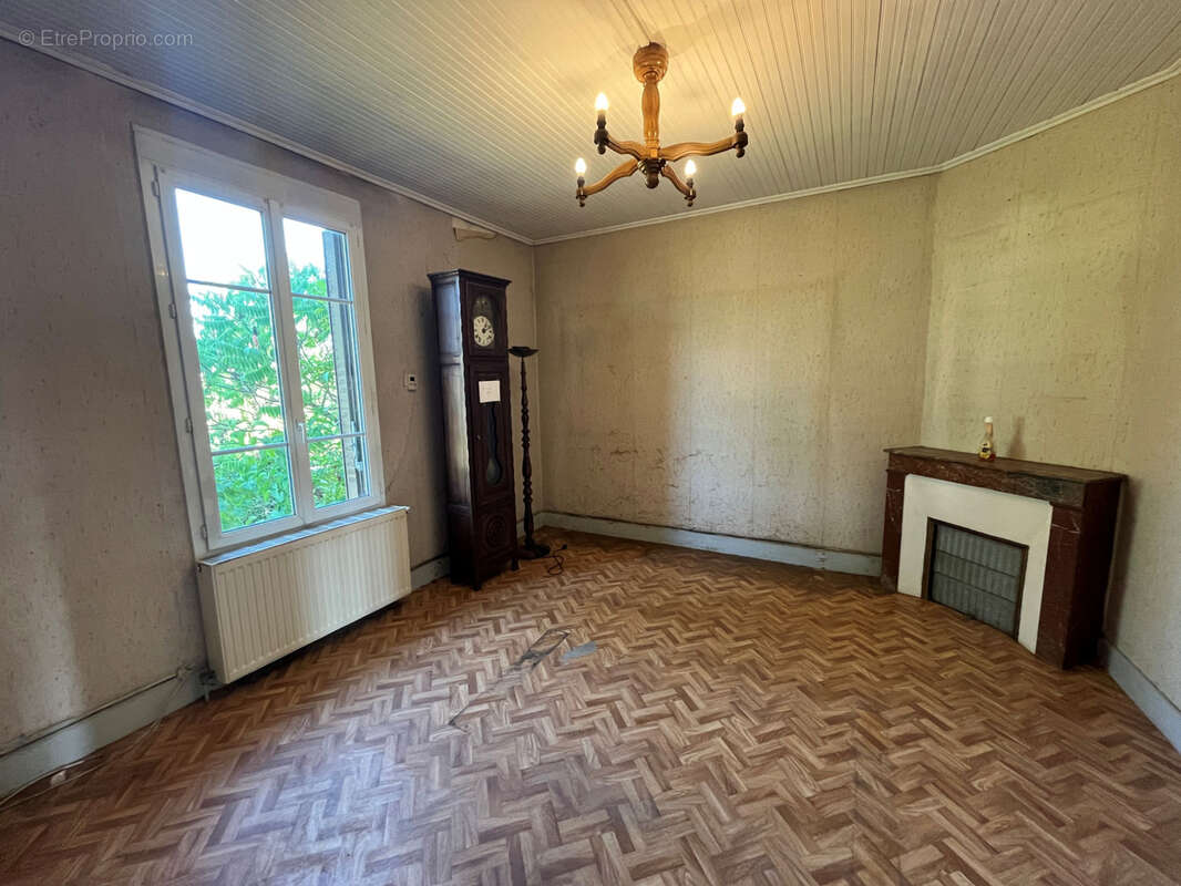 SIMANDRE Proche commerces: villa et dépendances - photo 15