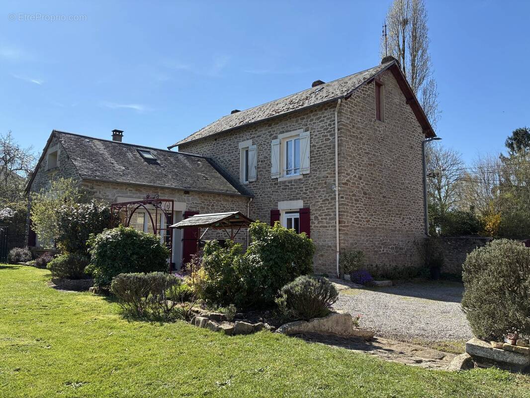 Appartement à SAINT-SULPICE-LES-FEUILLES