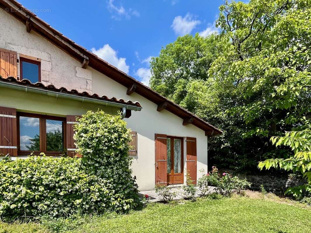 Maison à AUBETERRE-SUR-DRONNE