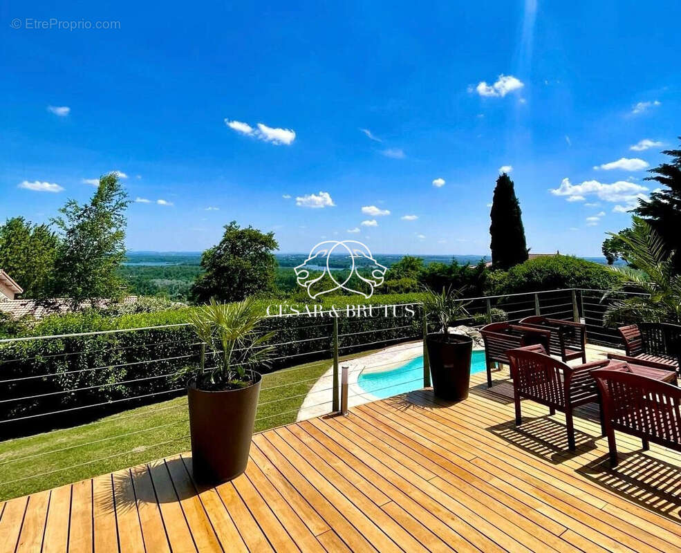 Maison 300 m² à Neyron  - photo 2