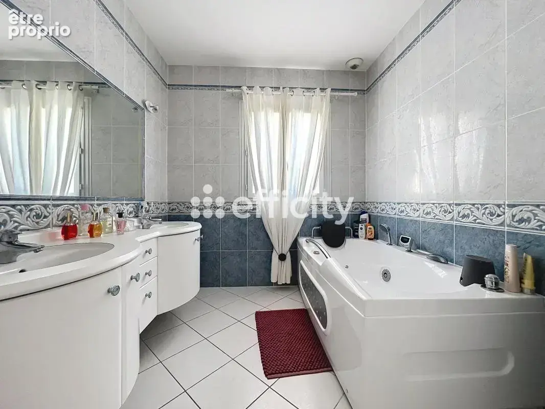 Maison 182 m² à Notre-Dame-D'oe  - photo 8