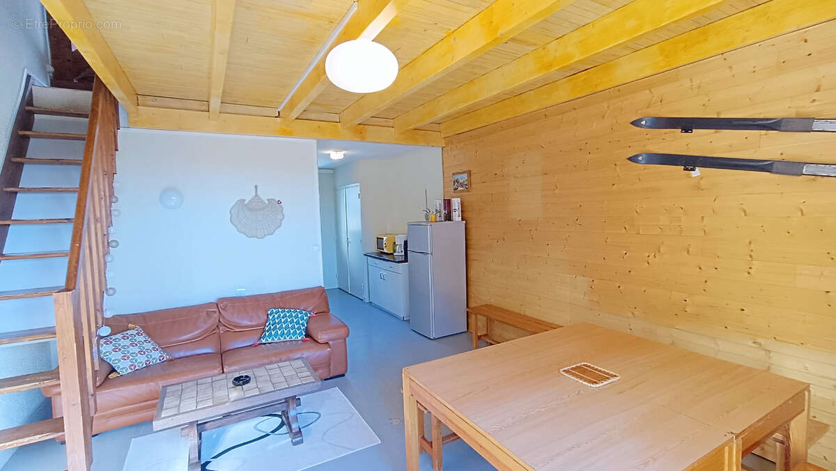 Appartement à COMPAINS