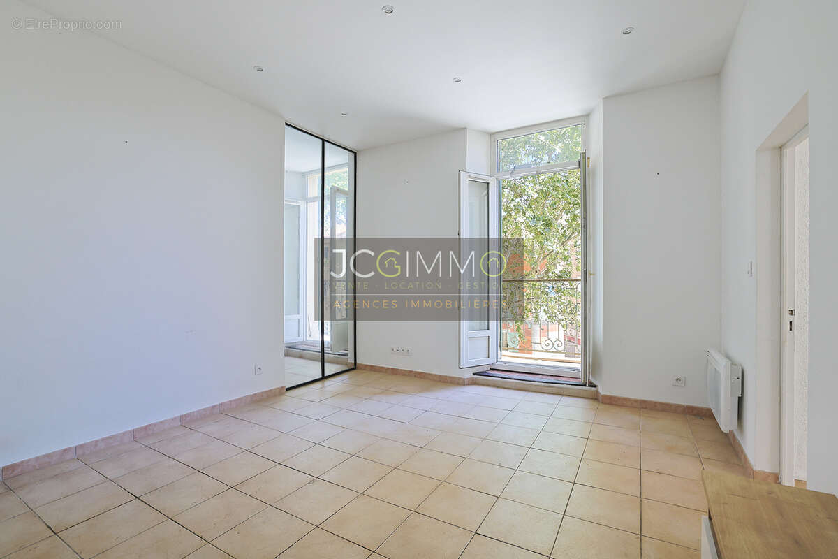 Appartement à SOLLIES-PONT