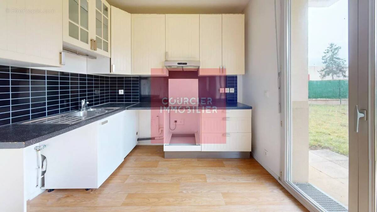 Appartement à LE MESNIL-SAINT-DENIS