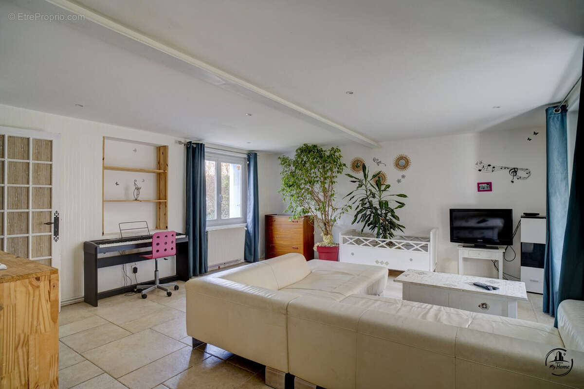 Maison à MORNAND-EN-FOREZ