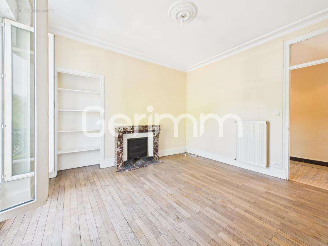 Vente - Appartement - 3 pièces + cuisine - 70 m² - 185 000 € - - photo 11