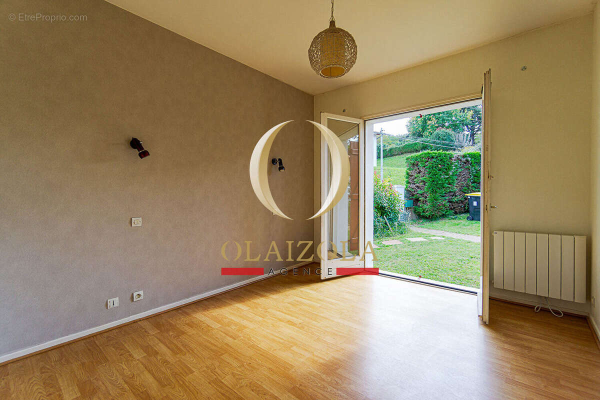 Maison à BASSUSSARRY