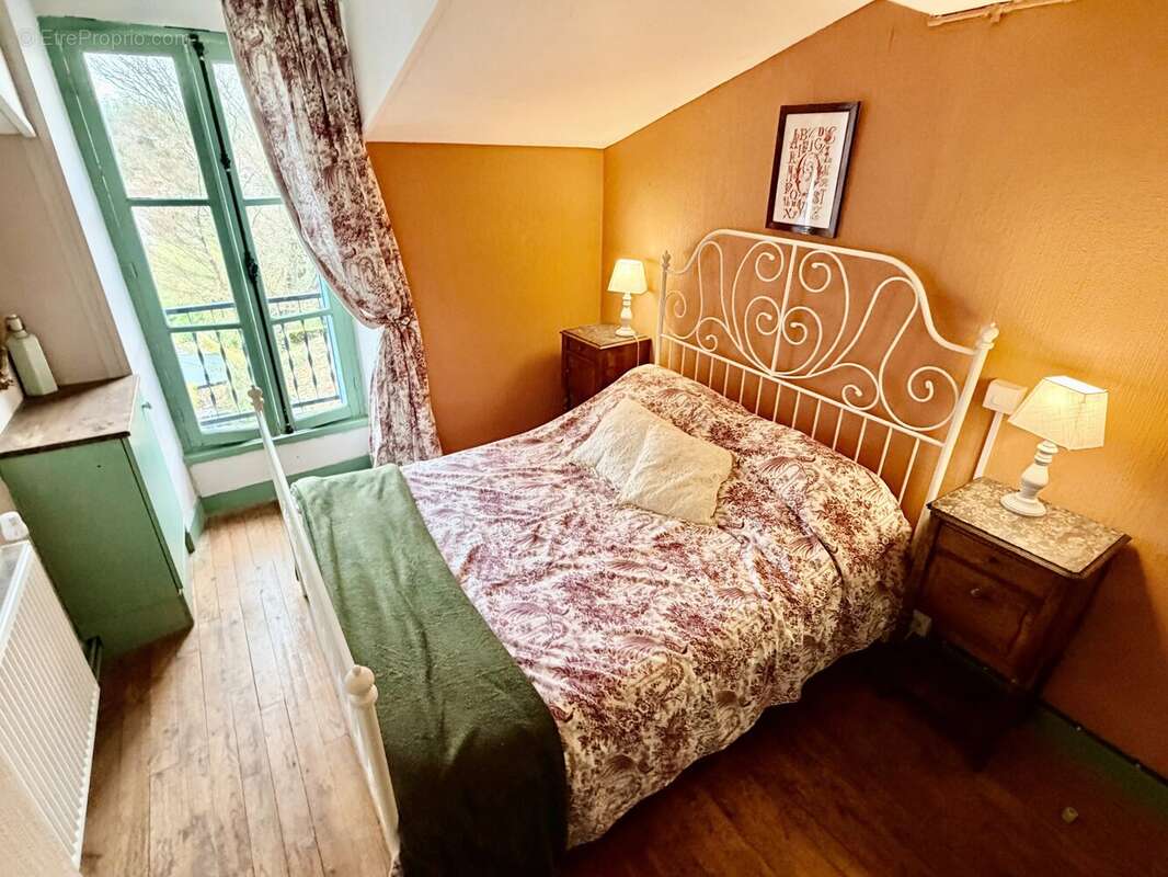 Grande maison de ville rénovée, dont l'âme authentique a été préservée. - photo 10