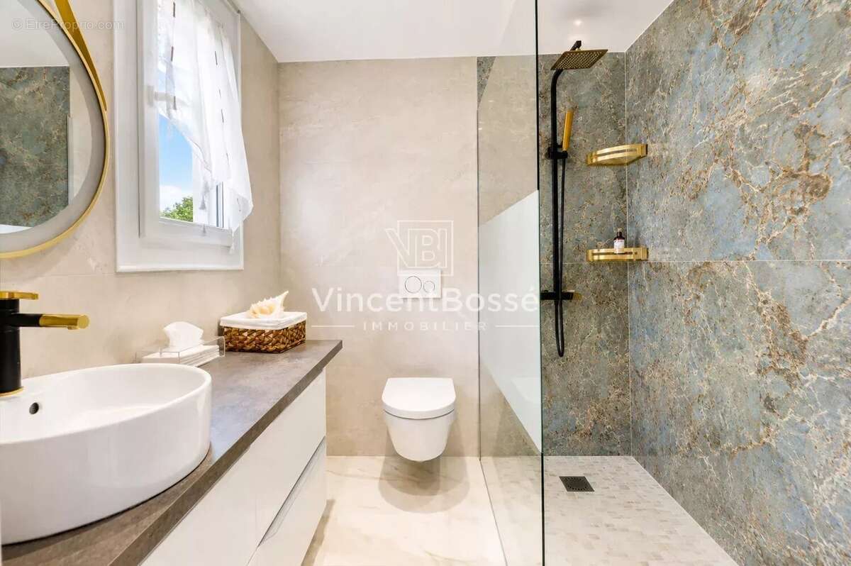 NICE – Saint-Roman de Bellet  Villa rénovée de 202 m² avec appartement indépendant, piscine chauffée et terrain de 1 700 m² - photo 10